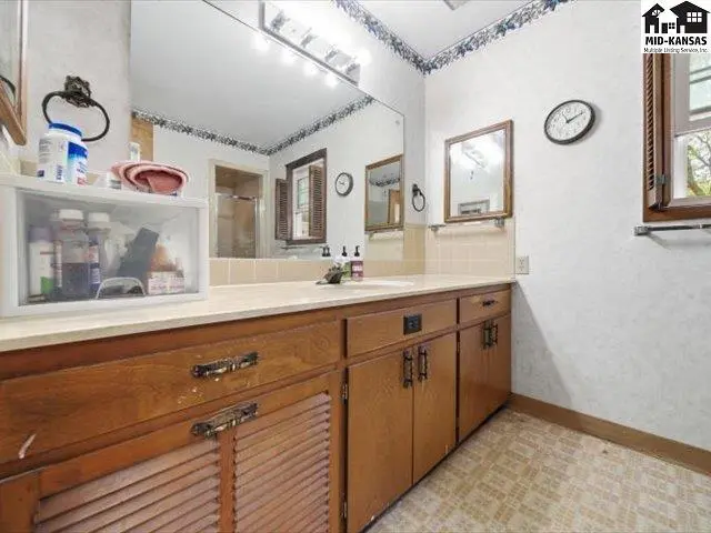 Photo of 608 W 8th St, Newton, KS