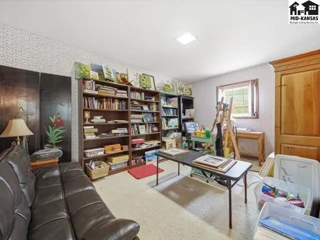 Photo of 608 W 8th St, Newton, KS