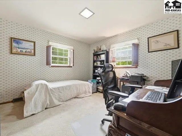Photo of 608 W 8th St, Newton, KS