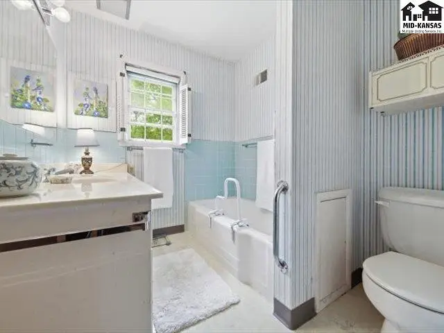Photo of 608 W 8th St, Newton, KS