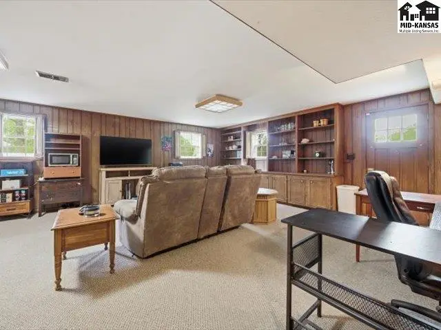 Photo of 608 W 8th St, Newton, KS