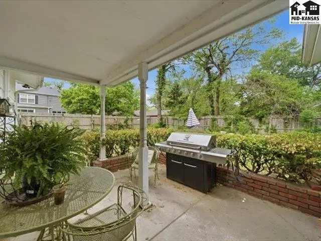 Photo of 608 W 8th St, Newton, KS