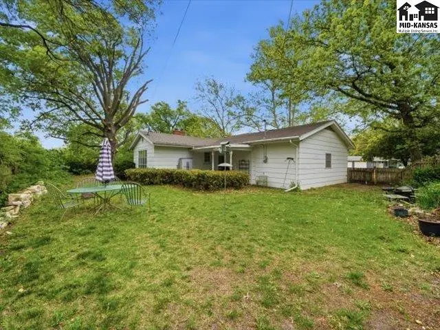 Photo of 608 W 8th St, Newton, KS
