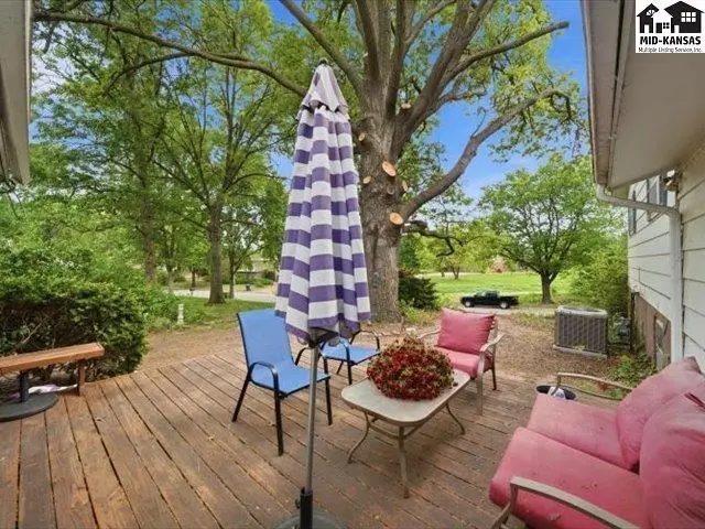 Photo of 608 W 8th St, Newton, KS