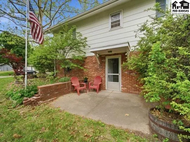 Photo of 608 W 8th St, Newton, KS