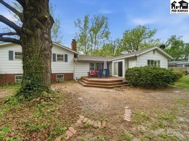 Photo of 608 W 8th St, Newton, KS