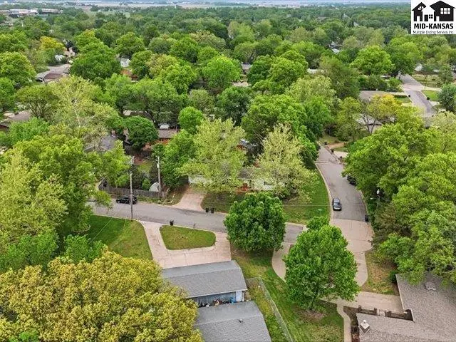Photo of 608 W 8th St, Newton, KS