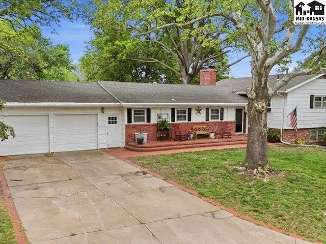 Photo of 608 W 8th St, Newton, KS