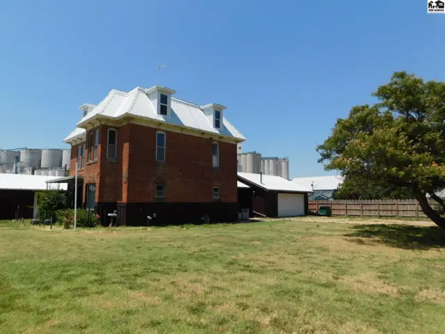 Photo of 223 E 2nd St, Larned, KS