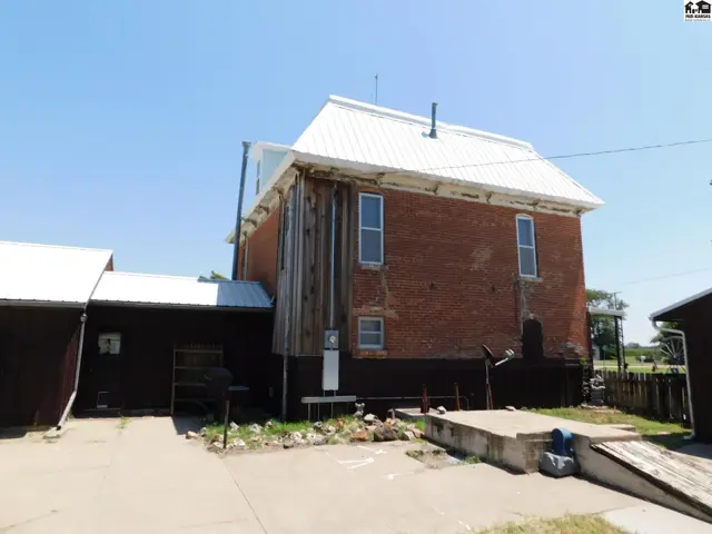Photo of 223 E 2nd St, Larned, KS