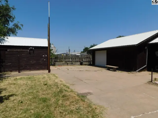Photo of 223 E 2nd St, Larned, KS