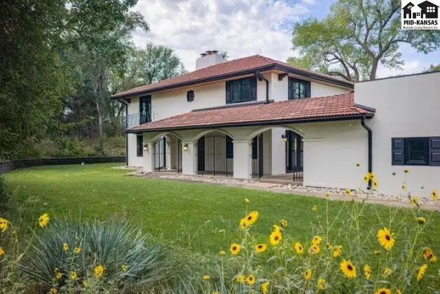 Photo of 31 Linksland Dr, Hutchinson, KS