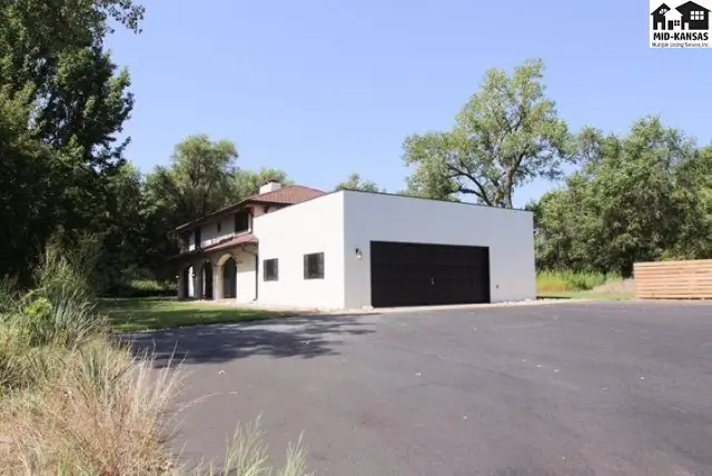 Photo of 31 Linksland Dr, Hutchinson, KS