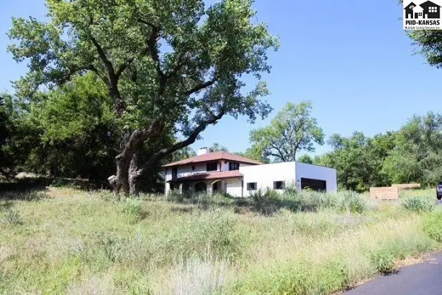 Photo of 31 Linksland Dr, Hutchinson, KS