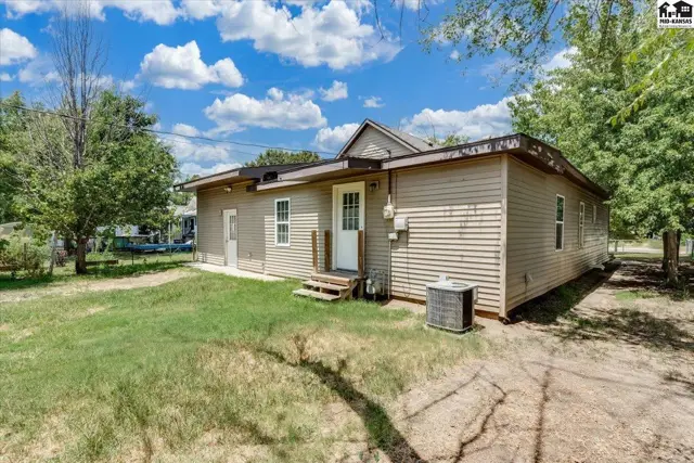 Photo of 309 E Carpenter St, Hutchinson, KS