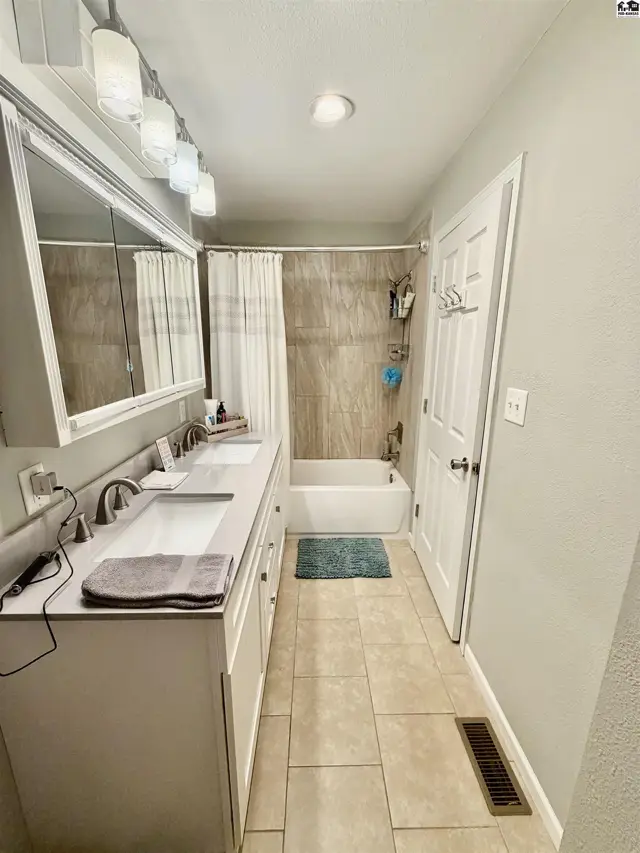 Photo of 7017 N Valley Rd, Hutchinson, KS