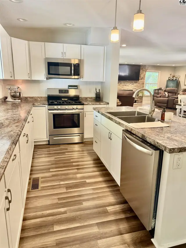 Photo of 7017 N Valley Rd, Hutchinson, KS