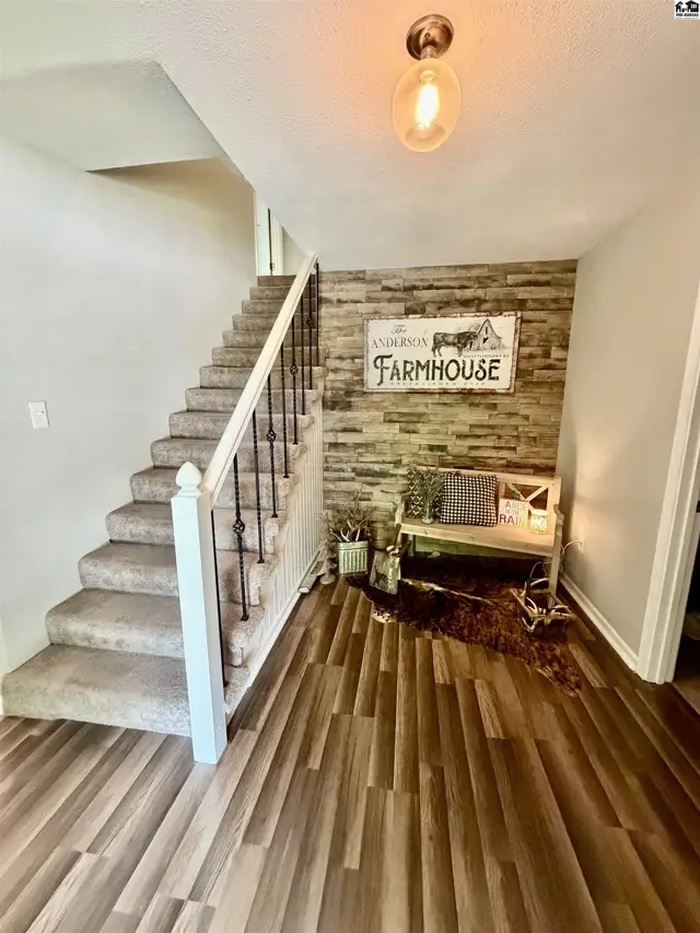 Photo of 7017 N Valley Rd, Hutchinson, KS