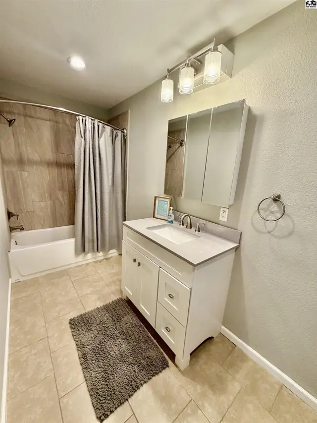 Photo of 7017 N Valley Rd, Hutchinson, KS