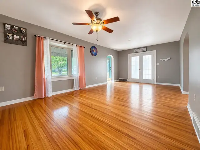 Photo of 610 S Douglas, Lyons, KS