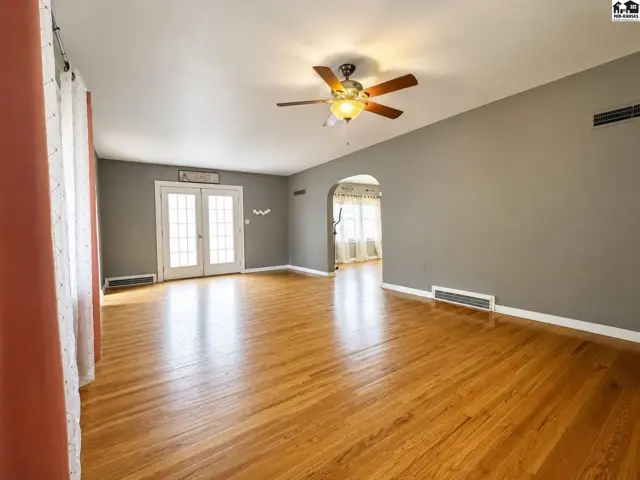 Photo of 610 S Douglas, Lyons, KS