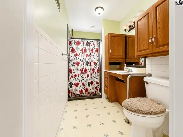 Photo of 610 S Douglas, Lyons, KS