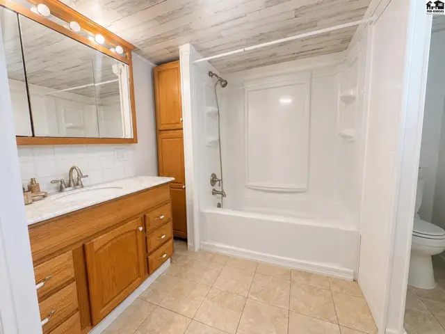 Photo of 610 S Douglas, Lyons, KS