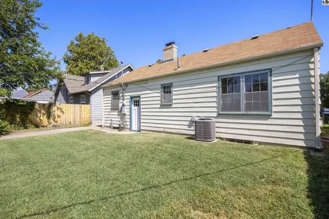 Photo of 421 E 16th Ave, Hutchinson, KS
