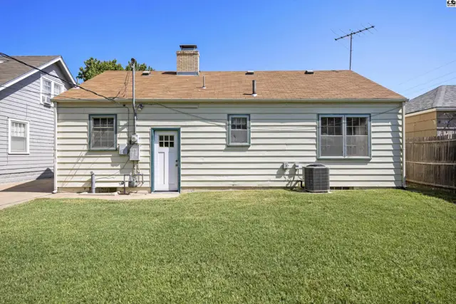 Photo of 421 E 16th Ave, Hutchinson, KS