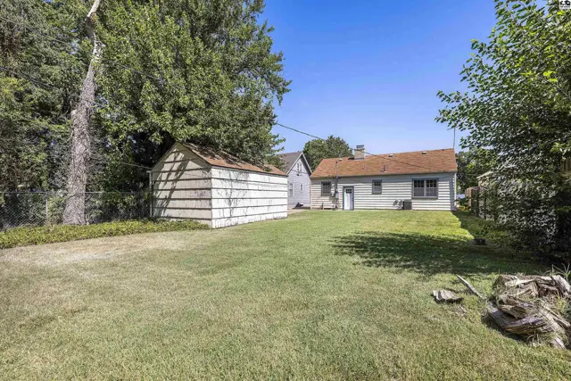 Photo of 421 E 16th Ave, Hutchinson, KS