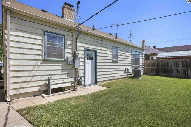 Photo of 421 E 16th Ave, Hutchinson, KS