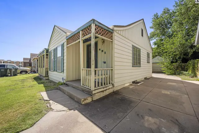 Photo of 421 E 16th Ave, Hutchinson, KS