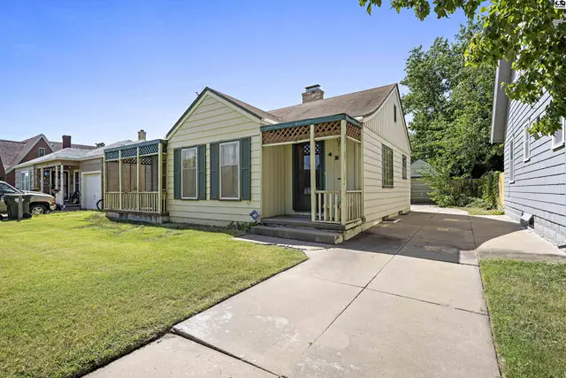 Photo of 421 E 16th Ave, Hutchinson, KS