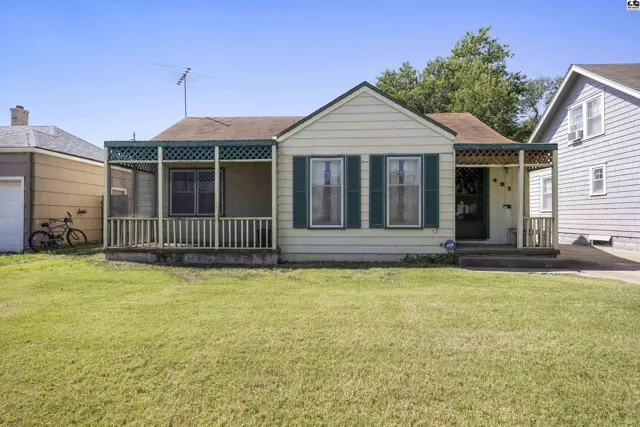 Photo of 421 E 16th Ave, Hutchinson, KS