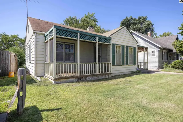 Photo of 421 E 16th Ave, Hutchinson, KS