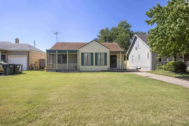 Photo of 421 E 16th Ave, Hutchinson, KS