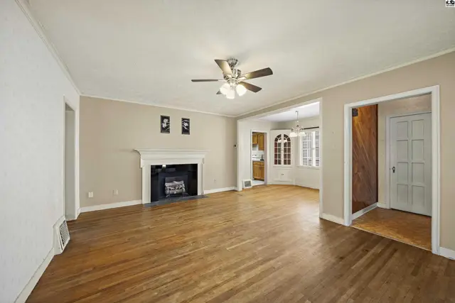 Photo of 421 E 16th Ave, Hutchinson, KS