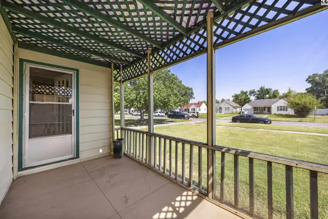 Photo of 421 E 16th Ave, Hutchinson, KS