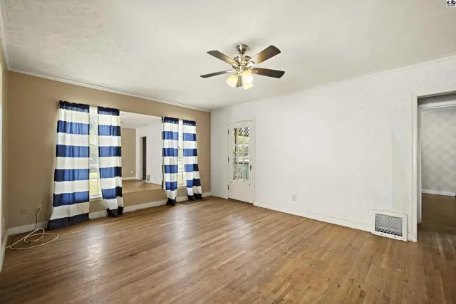 Photo of 421 E 16th Ave, Hutchinson, KS