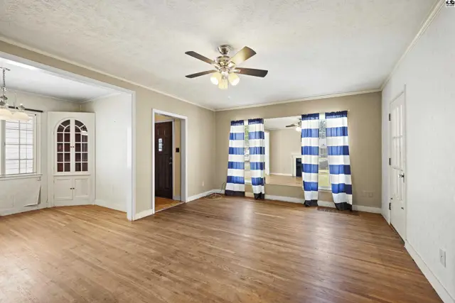 Photo of 421 E 16th Ave, Hutchinson, KS