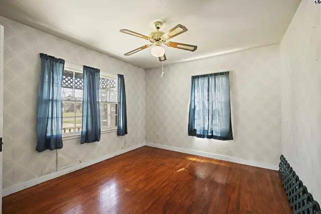 Photo of 421 E 16th Ave, Hutchinson, KS