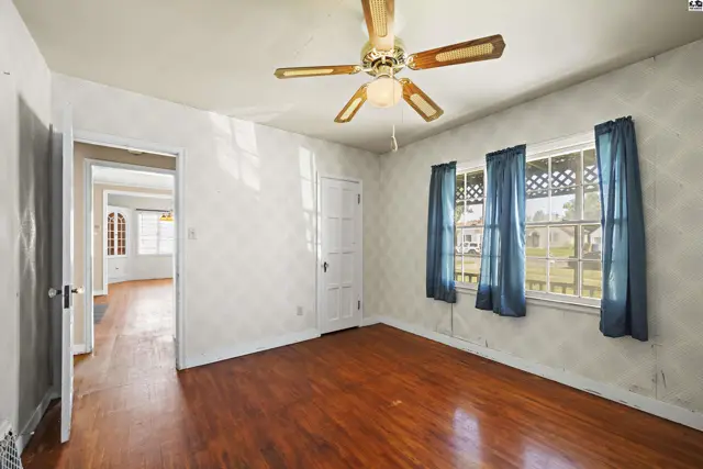 Photo of 421 E 16th Ave, Hutchinson, KS