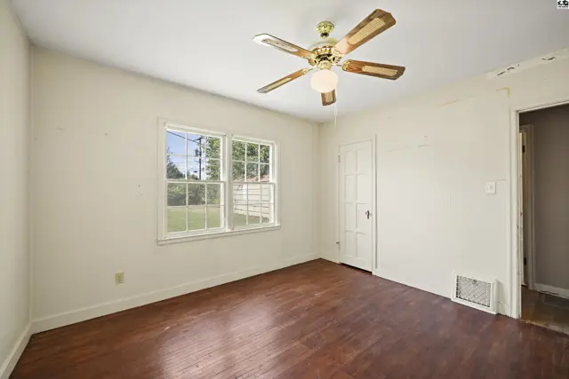 Photo of 421 E 16th Ave, Hutchinson, KS