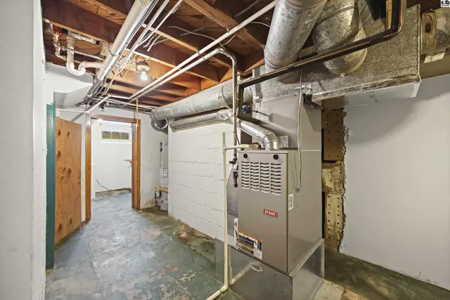 Photo of 421 E 16th Ave, Hutchinson, KS