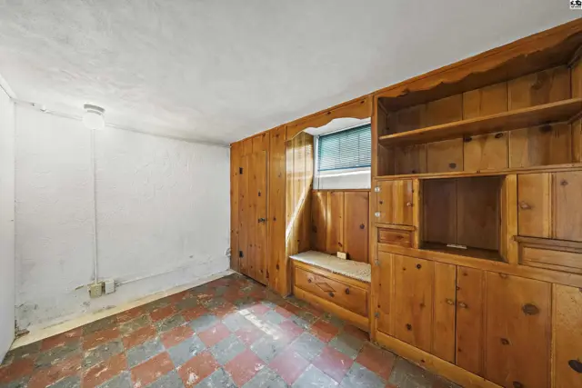 Photo of 421 E 16th Ave, Hutchinson, KS
