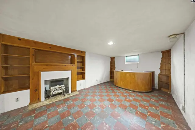 Photo of 421 E 16th Ave, Hutchinson, KS