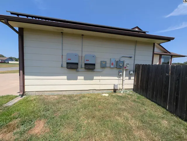 Photo of 2402 N King St, Hutchinson, KS