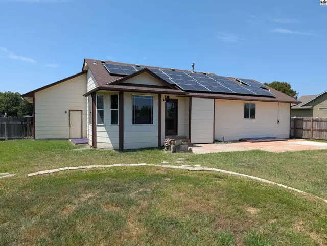 Photo of 2402 N King St, Hutchinson, KS