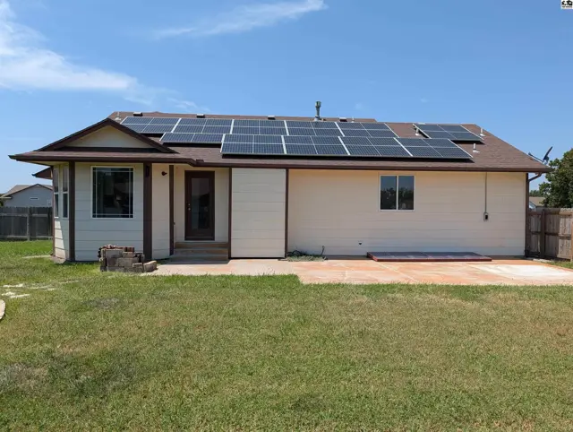 Photo of 2402 N King St, Hutchinson, KS