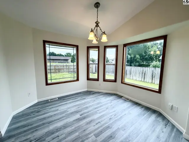 Photo of 2402 N King St, Hutchinson, KS